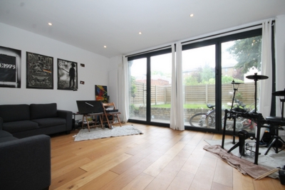 2 Bedroom Flat to rent in St Augustines Road, Camden, London, NW1