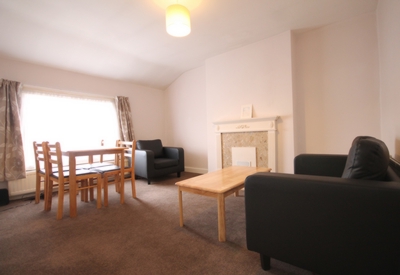 2 Bedroom Flat to rent in Miranda Road, Archway, London, N19