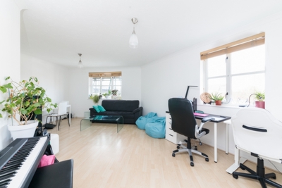 2 Bedroom Flat to rent in Castlehaven Road, Camden, London, NW1