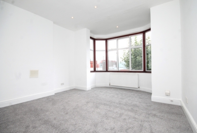 3 Bedroom Flat to rent in The Drive, Golders Green, London, NW11