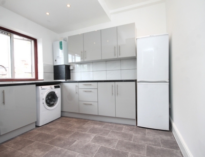 3 Bedroom Flat to rent in The Drive, Golders Green, London, NW11