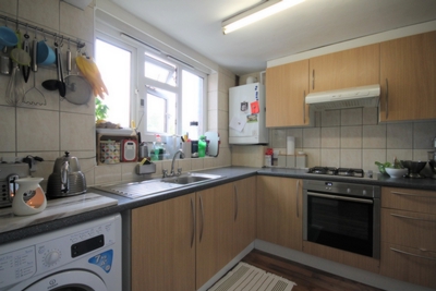 2 Bedroom Flat to rent in Tredegar Road, Bounds Green, London, N11