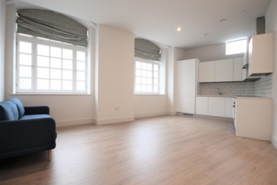 1 Bedroom Flat to rent in Mayes Road, Haringay, London, N22