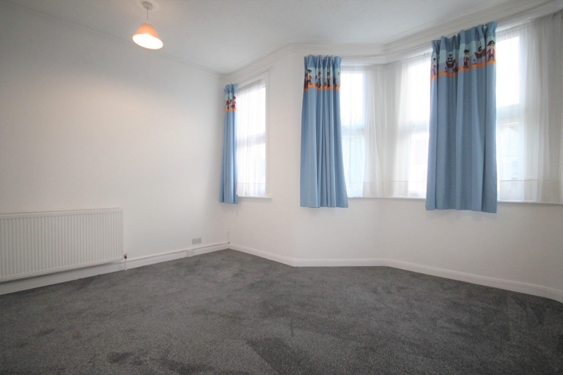 2 Bedroom Flat to rent in Seven Sisters, London, N17