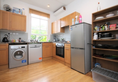 4 Bedroom Flat to rent in Roden Street, Islington, London, N7
