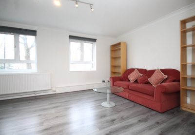 3 Bedroom Flat to rent in Abingdon Close, Camden Square, London, NW1