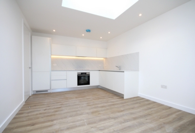 2 Bedroom Flat to rent in Green Lanes, Palmers Green, London, N13