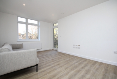 2 Bedroom Flat to rent in Green Lanes, Palmers Green, London, N13