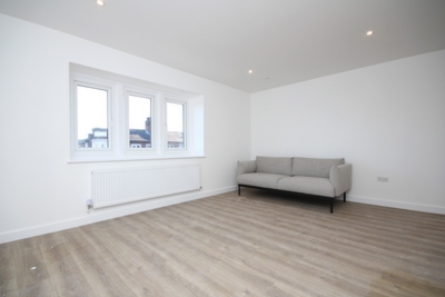 1 Bedroom Flat to rent in Green Lanes, Palmers Green, London, N13