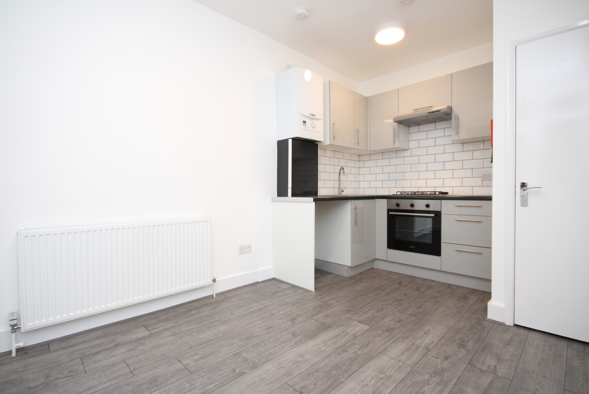 2 Bedroom Flat to rent in Seven Sisters, London, N17