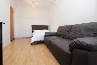 Double room - Single use to rent in Longman House, Mace Street, Bethnal Green, London, E2