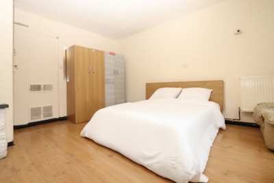Double Room to rent in Hitchin Square, Victoria Park, London, E3
