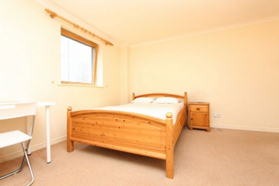 Ensuite Double Room to rent in Meridian Place, South Quay, London, E14