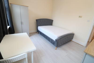 Double Room to rent in Cambridge Heath Road, Bethnal Green, London, E2