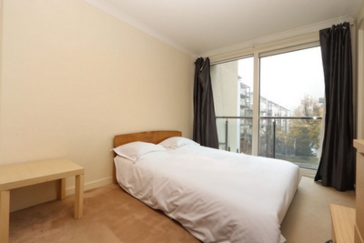 Ensuite Single Room to rent in Boardwalk Place, Canary Wharf, London, E14