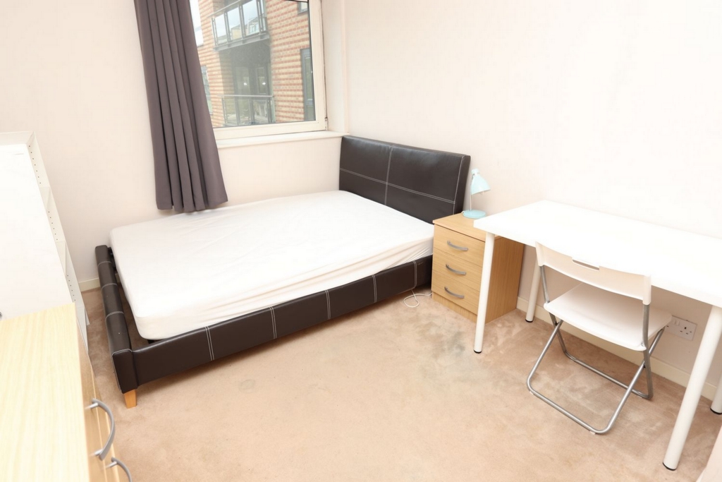 Double room - Single use to rent in Canary Wharf, London, E14