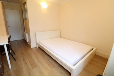 Ensuite Double Room to rent in 126 Duckett Street, Stepney Green, London, E1