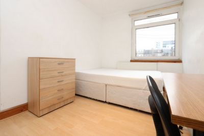 Double room - Single use to rent in McAusland House, Wrights Road, Bow, London, E3