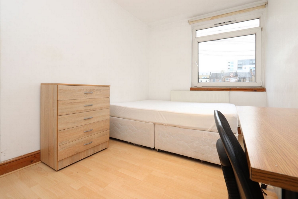 Double room - Single use to rent in Bow, London, E3