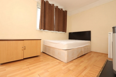 Double Room to rent in Beeston House, Burbage Close, Elephant and Castle, SE1