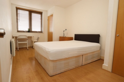 Double Room to rent in Skyline Plaza Building, 80 Commercial Road, Aldgate, London, E1