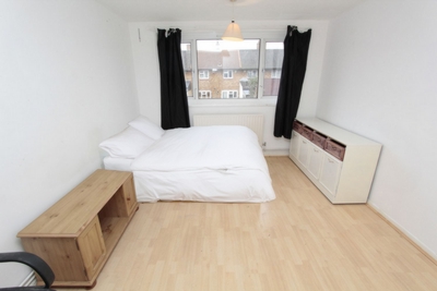 Double room - Single use to rent in Meredith Street, West Ham, London, E13