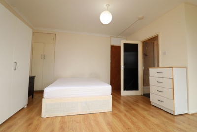 Ensuite Double Room to rent in Carron Close, Langdon Park, London, E14