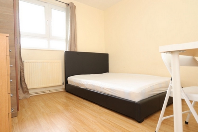 Double room - Single use to rent in Priory Court, Priory Road, Upton Park, London, E6
