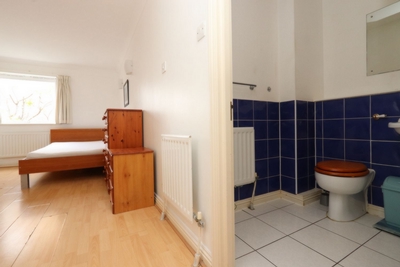 Ensuite Double Room to rent in Lamb Court, 69 Narrow Street, Westferry, London, E14