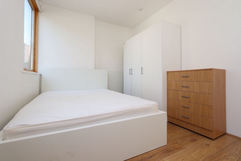 Double Room to rent in South Quay,Isle of Dogs, London, E14