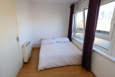 Double room - Single use to rent in Yarrow House, Crossharbour, London, E14