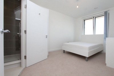 Ensuite Double Room to rent in Shakleton Way, London City Airport, London, E16