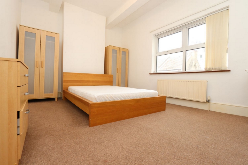 Double room - Single use to rent in Crossharbour,South Quay, London, E14