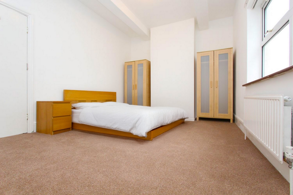 Double room - Single use to rent in Crossharbour,South Quay, London, E14