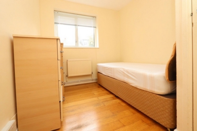 Single Room to rent in 32 Fairfield Road, Bow, London, E3