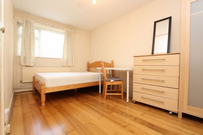 Double room - Single use to rent in 32 Fairfield Road, Bow, London, E3