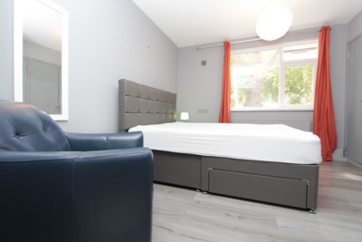 Double room - Single use to rent in Cadogan Court,103-105 Cadogan Terrace, Hackney Wick, London, E9