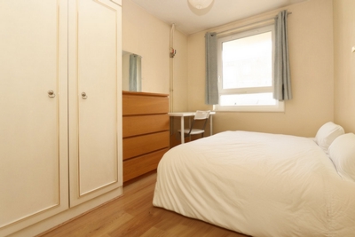 Double room - Single use to rent in Lipton Road, Limehouse, London, E1
