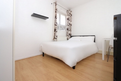 Double room - Single use to rent in MacKenzie Close,White City Estate, White City, London, W12