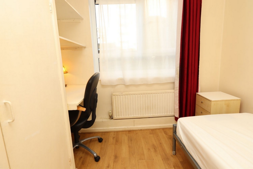 Single Room to rent in Kilburn High Road, London, NW6