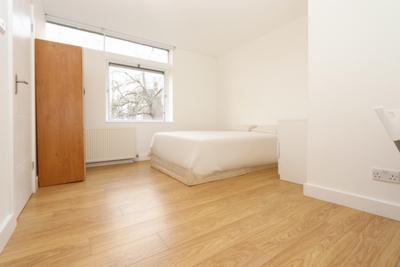 Ensuite Double Room to rent in 14-18 Springfield Lane, Kilburn Park, London, NW6