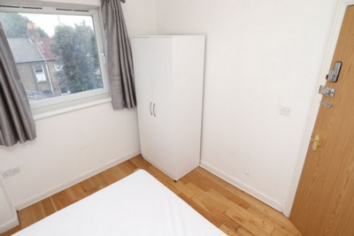 Double room - Single use to rent in Flint Close, Stratford, London, E15