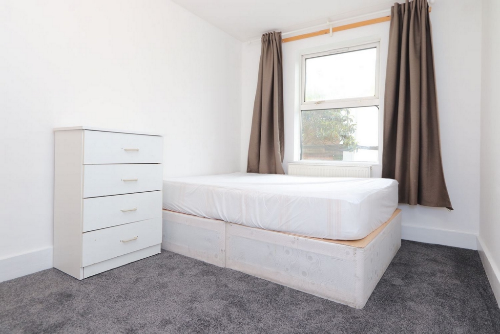 Double room - Single use to rent in Dollis Hill, London, NW10