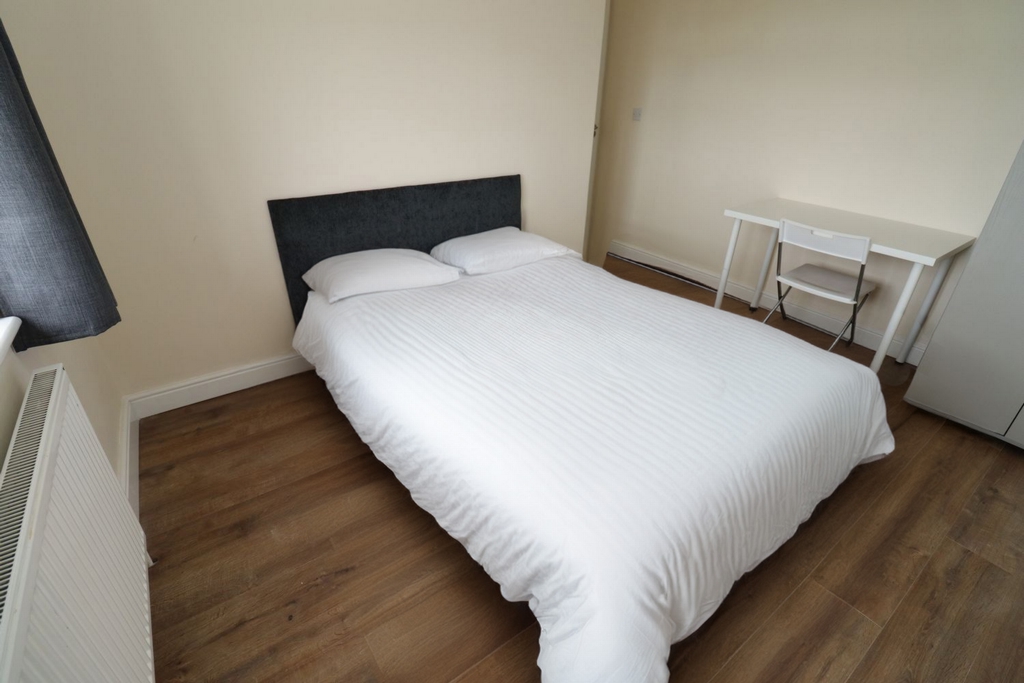 Double room - Single use to rent in Queensbury, London, HA8
