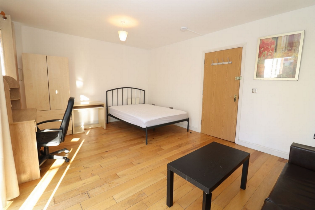 Double room - Single use to rent in Stratford, London, E15