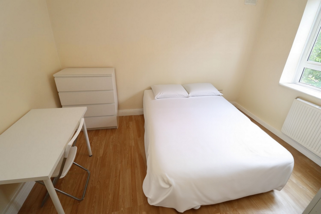 Double room - Single use to rent in Shepherds Bush, London, W12