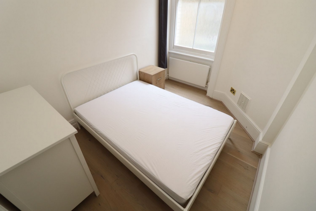 Double room - Single use to rent in Edgware Road, London, NW1