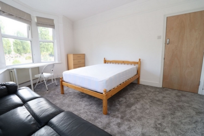 Double room - Single use to rent in Roundwood Road, Harlesden, London, NW10