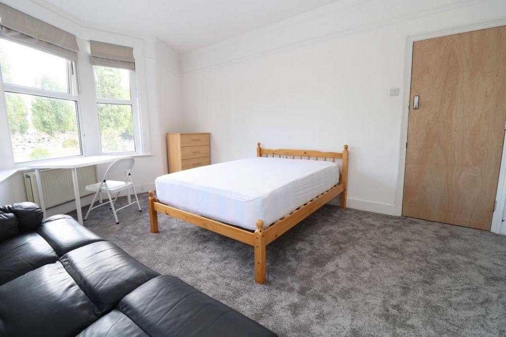 Double room - Single use to rent in Harlesden, London, NW10