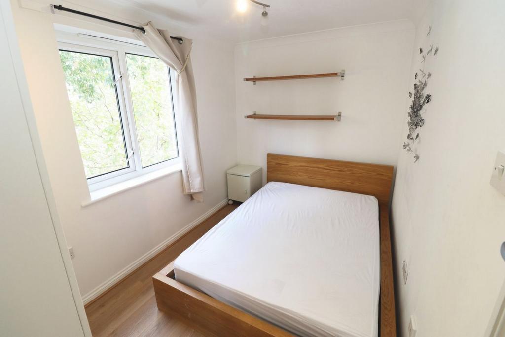 Double room - Single use to rent in Poplar, London, E14